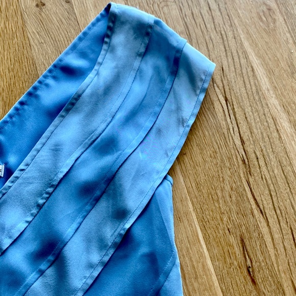 Banana Republic Light Blue Blouse - Picture 2 of 3